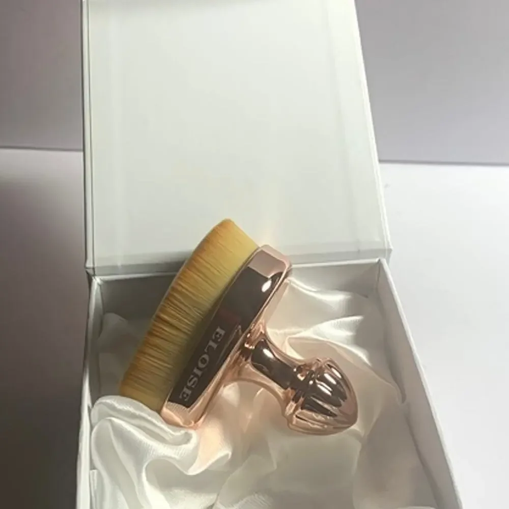 Eloise Mini Teardrop Brush – Rose Gold Makeup Brush